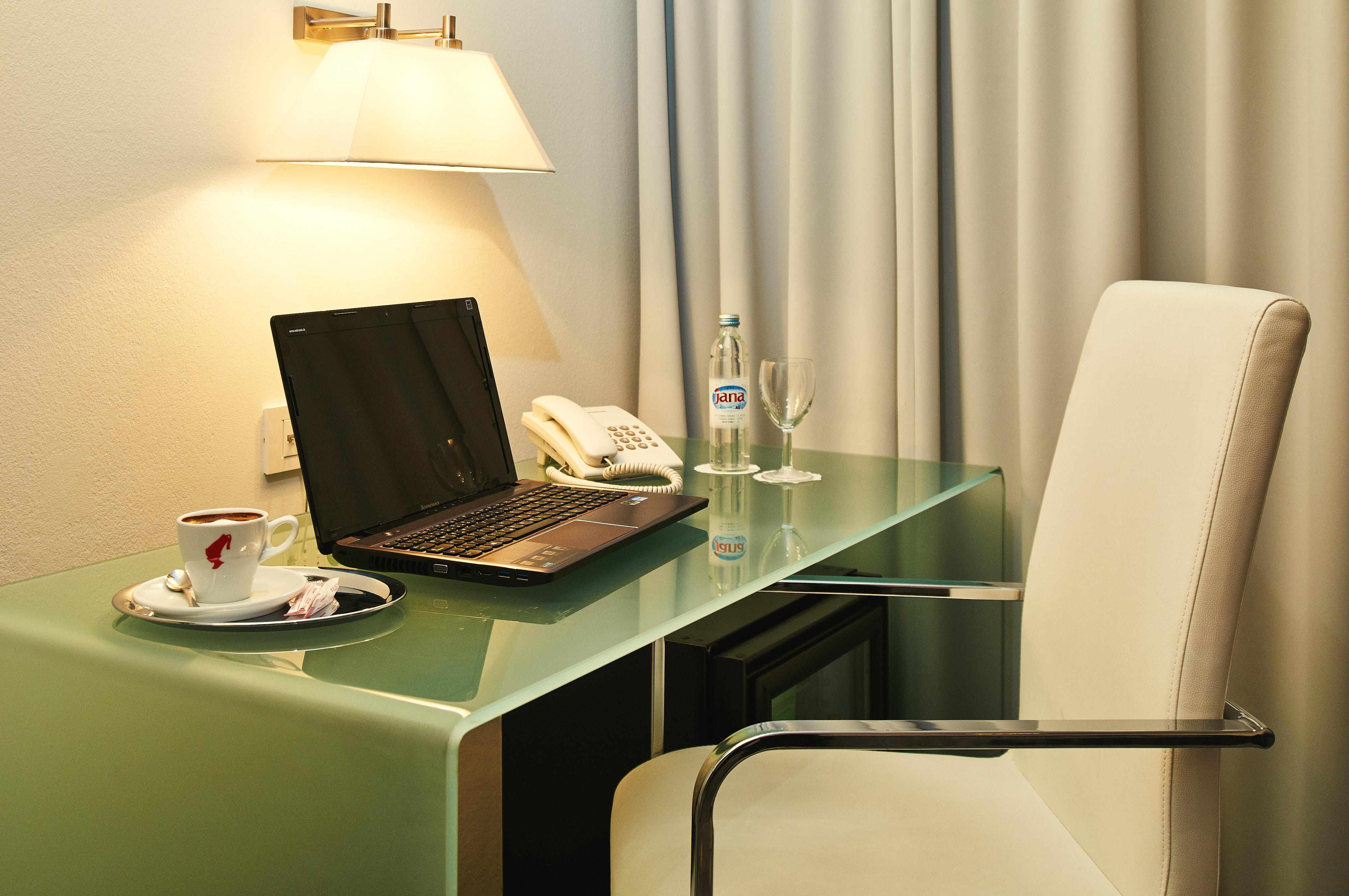 Hotel Phoenix Sesvete Bagian luar foto