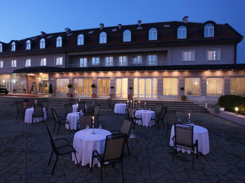 Hotel Phoenix Sesvete Bagian luar foto