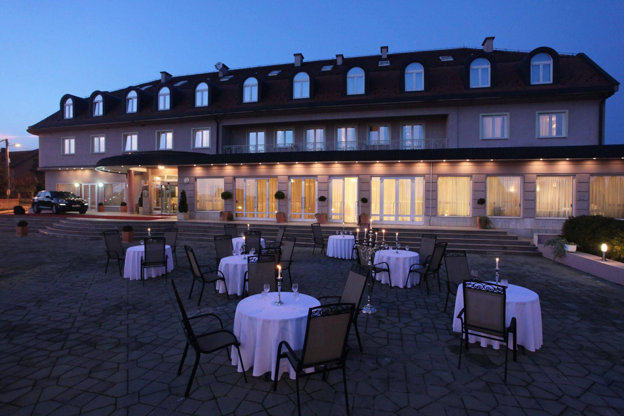 Hotel Phoenix Sesvete Bagian luar foto